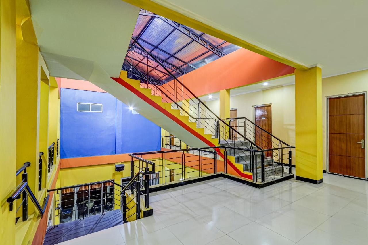 Oyo 91036 Simpang Lima Gkpri Hotel Semarang