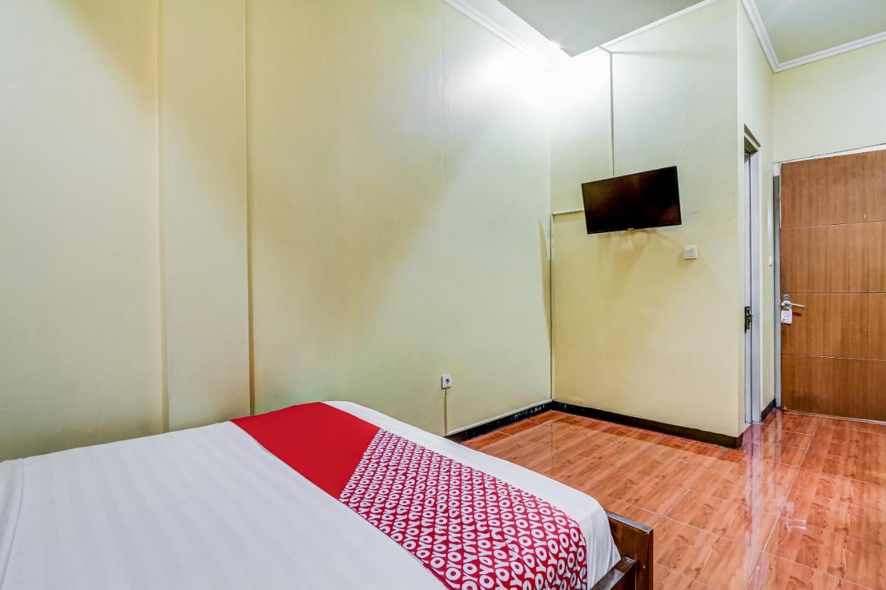 Oyo 91036 Simpang Lima Gkpri Hotel 2*
