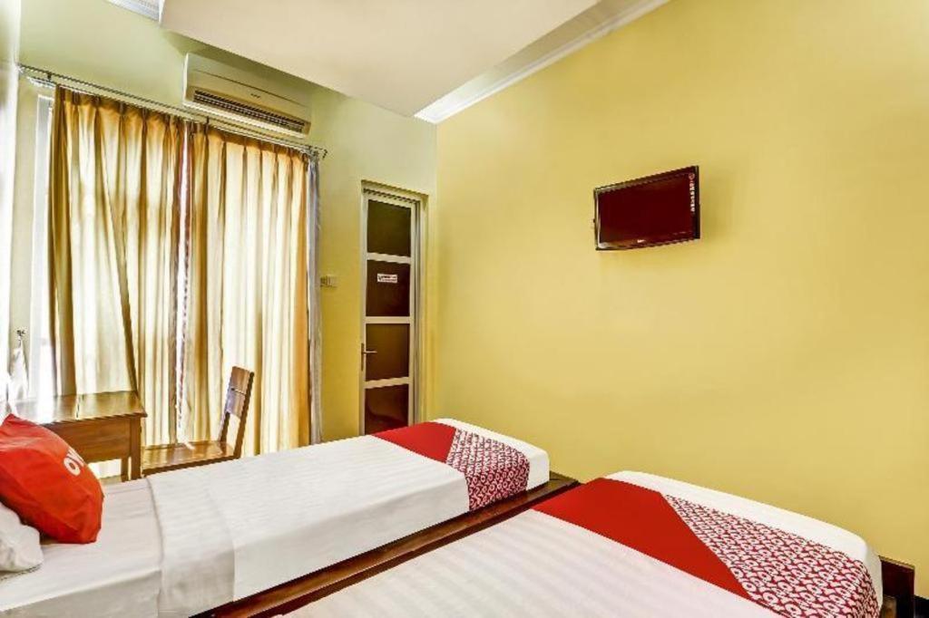 Oyo 91036 Simpang Lima Gkpri Hotel Semarang