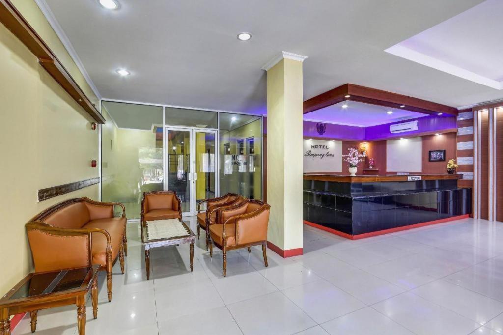 Oyo 91036 Simpang Lima Gkpri Hotel 2*