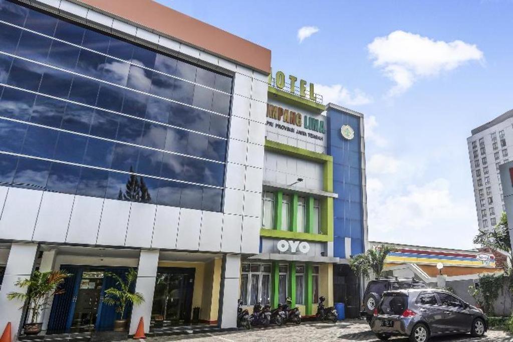 Oyo 91036 Simpang Lima Gkpri 2*